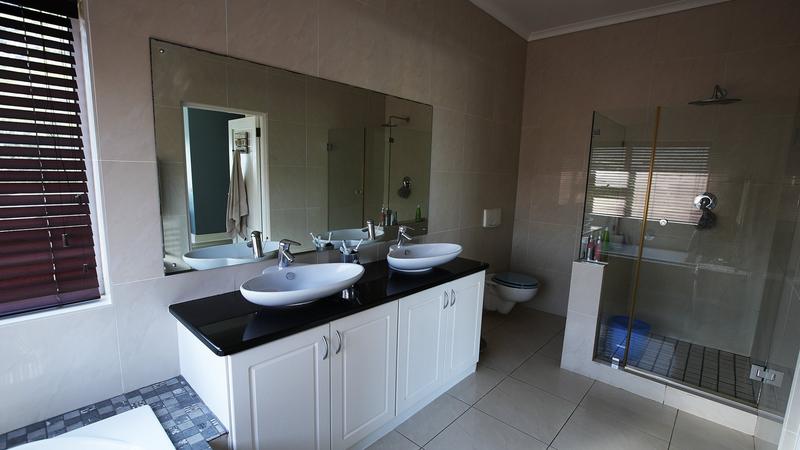 5 Bedroom Property for Sale in Crofters Valley Western Cape